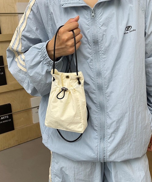 VIBGYOR(ヴィブジョー)の「Mignonjour/ナイロンミニ巾着ショルダー M2765(ショルダーバッグ・レディース・ブラック/ホワイト/グリーン・FREE)」の8枚目の写真