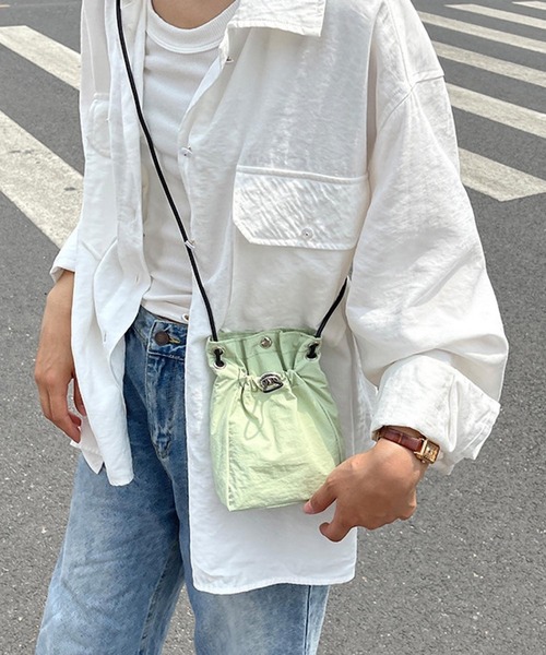 VIBGYOR(ヴィブジョー)の「Mignonjour/ナイロンミニ巾着ショルダー M2765(ショルダーバッグ・レディース・ブラック/ホワイト/グリーン・FREE)」の11枚目の写真