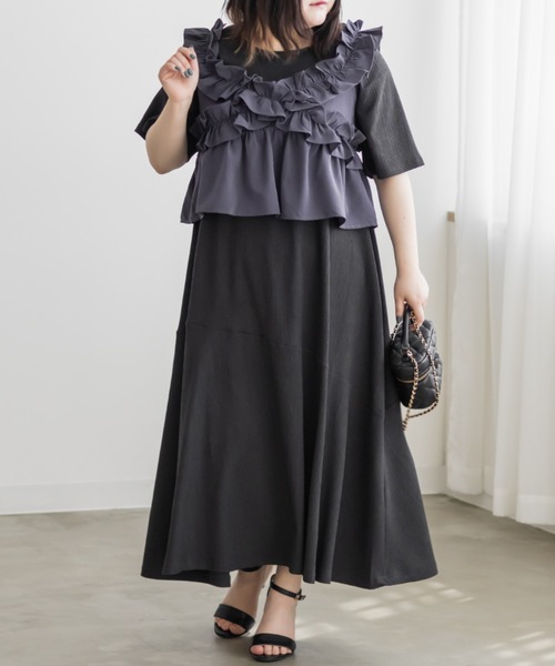 CLETTE(クレット)の「フリルビスチェセットワンピース(ワンピース・レディース・チャコールグレー/ネイビー/ブラック・LL/3L/4L)」の3枚目の写真