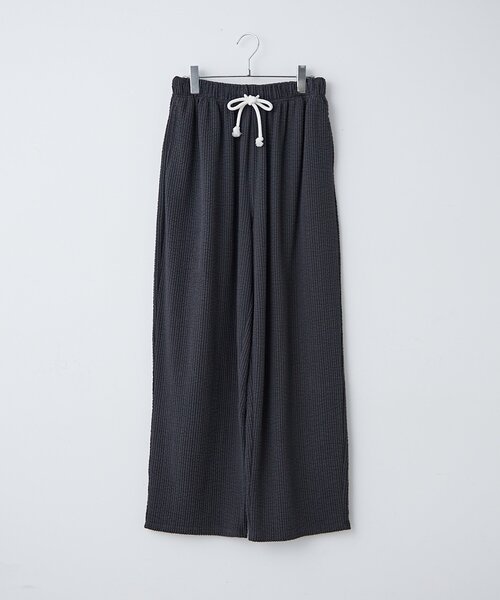 WHIMSIC(ウィムジック)の「【UNISEX/SETUP対応】ストレッチシアサッカーイージーパンツ(その他パンツ・レディース・グレイッシュベージュ/チャコールグレー・FREE)」の9枚目の写真