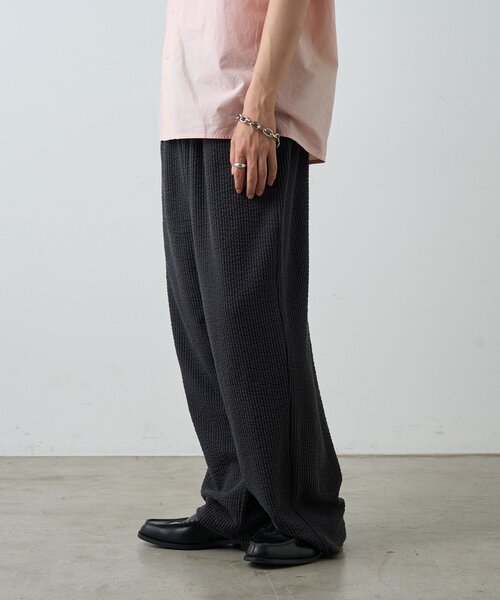 WHIMSIC(ウィムジック)の「【UNISEX/SETUP対応】ストレッチシアサッカーイージーパンツ(その他パンツ・レディース・グレイッシュベージュ/チャコールグレー・FREE)」の11枚目の写真