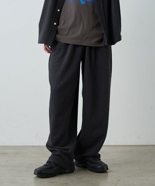 WHIMSIC(ウィムジック)の「【UNISEX/SETUP対応】ストレッチシアサッカーイージーパンツ(その他パンツ・レディース・グレイッシュベージュ/チャコールグレー・FREE)」の14枚目の写真