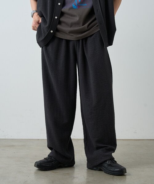 WHIMSIC(ウィムジック)の「【UNISEX/SETUP対応】ストレッチシアサッカーイージーパンツ(その他パンツ・レディース・グレイッシュベージュ/チャコールグレー・FREE)」の16枚目の写真