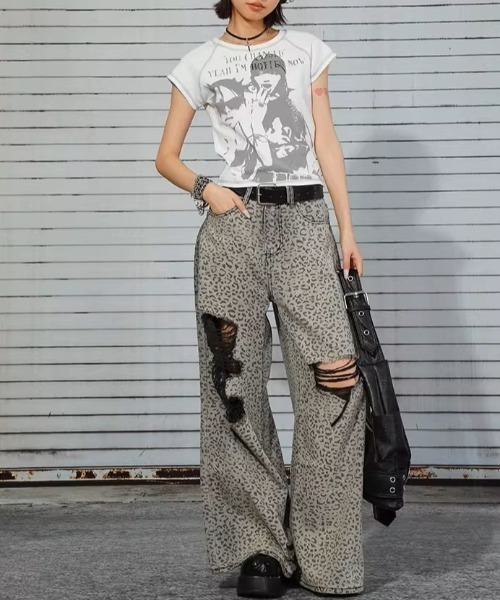 .KOM(ドットコム)の「A'GEM/9 × .kom 『.KOM/ドットケーオーエム』グラフィックプリントTシャツ(Tシャツ/カットソー・レディース・ホワイト・M)」の5枚目の写真