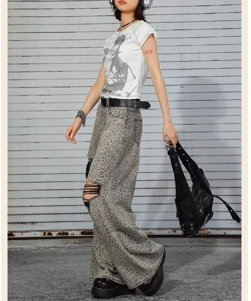 .KOM(ドットコム)の「A'GEM/9 × .kom 『.KOM/ドットケーオーエム』グラフィックプリントTシャツ(Tシャツ/カットソー・レディース・ホワイト・M)」の6枚目の写真
