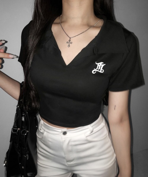 me+em select(ミームセレクト)の「※※【 2color 】M LOGO スキッパーショート半袖Tシャツ / M LOGO skipper neck short sleeve T-shirt(Tシャツ/カットソー・レディース・ブラック/ホワイト・FREE)」の1枚目の写真