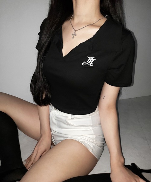 me+em select(ミームセレクト)の「※※【 2color 】M LOGO スキッパーショート半袖Tシャツ / M LOGO skipper neck short sleeve T-shirt(Tシャツ/カットソー・レディース・ブラック/ホワイト・FREE)」の17枚目の写真