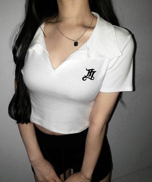 me+em select(ミームセレクト)の「※※【 2color 】M LOGO スキッパーショート半袖Tシャツ / M LOGO skipper neck short sleeve T-shirt(Tシャツ/カットソー・レディース・ブラック/ホワイト・FREE)」の9枚目の写真