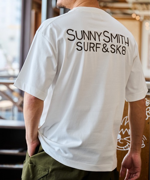 Sunny Smith(サニースミス)の「ヤシの木イラストロゴ両面刺繍Tシャツ(Tシャツ/カットソー・メンズ・ホワイト/スミクロ/アッシュグレー・LARGE/MEDIUM)」の17枚目の写真