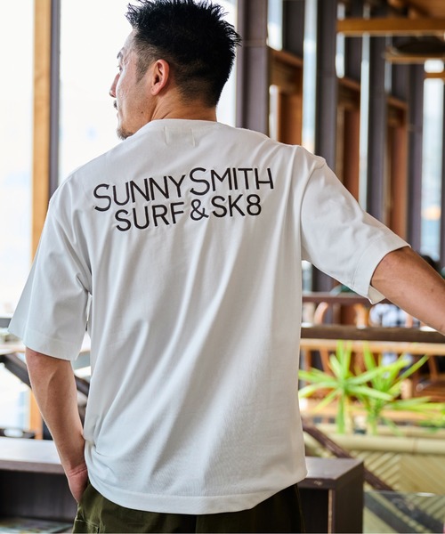Sunny Smith(サニースミス)の「ヤシの木イラストロゴ両面刺繍Tシャツ(Tシャツ/カットソー・メンズ・ホワイト/スミクロ/アッシュグレー・LARGE/MEDIUM)」の6枚目の写真