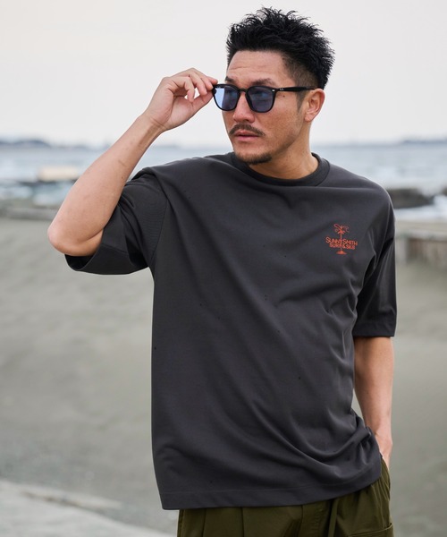 Sunny Smith(サニースミス)の「ヤシの木イラストロゴ両面刺繍Tシャツ(Tシャツ/カットソー・メンズ・ホワイト/スミクロ/アッシュグレー・LARGE/MEDIUM)」の11枚目の写真