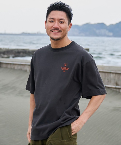 Sunny Smith(サニースミス)の「ヤシの木イラストロゴ両面刺繍Tシャツ(Tシャツ/カットソー・メンズ・ホワイト/スミクロ/アッシュグレー・LARGE/MEDIUM)」の13枚目の写真