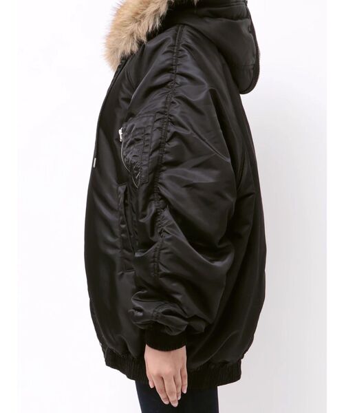 jouetie（ジュエティ）の「ルーズN-2Bブルゾン ファーフード付き（ブルゾン・レディース・ブラック/ネイビー/カーキ/アイボリー/その他2/ピンク・MEDIUM）」の13枚目の写真