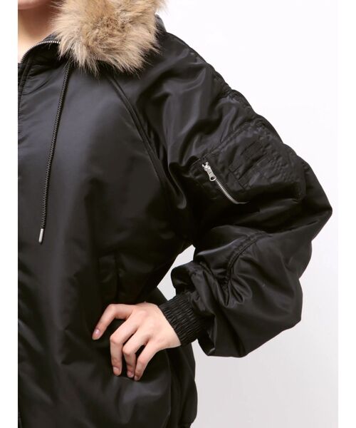 jouetie（ジュエティ）の「ルーズN-2Bブルゾン ファーフード付き（ブルゾン・レディース・ブラック/ネイビー/カーキ/アイボリー/その他2/ピンク・MEDIUM）」の16枚目の写真