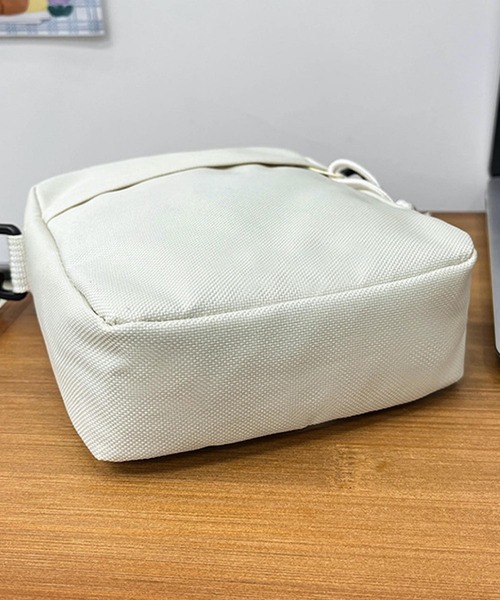 VIBGYOR（ヴィブジョー）の「urbanfemine./シンプルミニショルダーバッグ U7563（ショルダーバッグ・レディース・ホワイト/ベージュ/ブラック・9）」の5枚目の写真