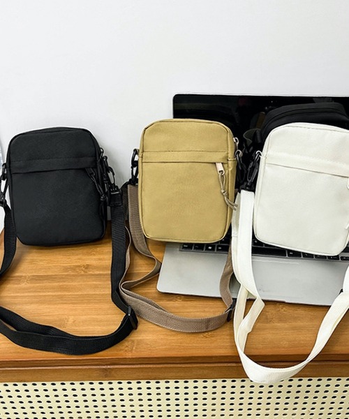 VIBGYOR（ヴィブジョー）の「urbanfemine./シンプルミニショルダーバッグ U7563（ショルダーバッグ・レディース・ホワイト/ベージュ/ブラック・9）」の10枚目の写真