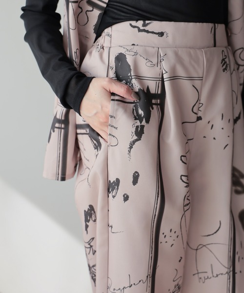 amini(アミニ)の「【2025 AW】アート柄プリントパンツ(その他パンツ・レディース・ネイビー/ブラック/ベージュ・MEDIUM)」の9枚目の写真