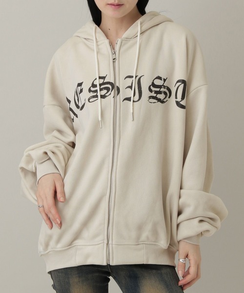 LAND MUSEUM（ランドミュージアム）の「【UNISEX】LAND MUSEUM／ゴシックロゴZIPパーカー（Tシャツ/カットソー・メンズ・ブラック/アイボリー・LARGE/MEDIUM）」の2枚目の写真