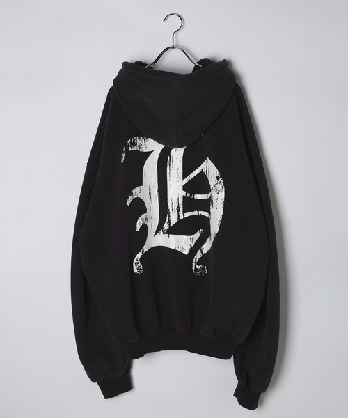 LAND MUSEUM（ランドミュージアム）の「【UNISEX】LAND MUSEUM／ゴシックロゴZIPパーカー（Tシャツ/カットソー・メンズ・ブラック/アイボリー・LARGE/MEDIUM）」の4枚目の写真