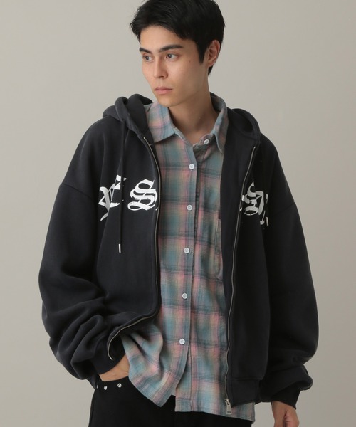 LAND MUSEUM（ランドミュージアム）の「【UNISEX】LAND MUSEUM／ゴシックロゴZIPパーカー（Tシャツ/カットソー・メンズ・ブラック/アイボリー・LARGE/MEDIUM）」の16枚目の写真