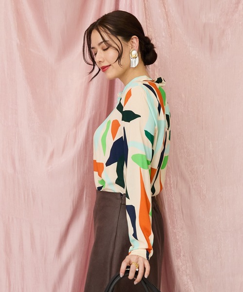 JETSET SOLO PLUS (ジェットセットソロプラス)の「【SKFK】アートプリントシャツ(シャツ/ブラウス・レディース・ベージュ・38)」の5枚目の写真