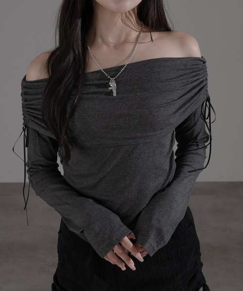apres jour mignon（アプレジュールミニョン）の「シャーリングオフショルトップス【ZOZOTOWN限定アイテム】（Tシャツ/カットソー・レディース・ボルドー/ブラウン系その他/チャコールグレー・X-LARGE/フリー）」の9枚目の写真