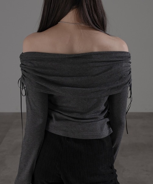 apres jour mignon（アプレジュールミニョン）の「シャーリングオフショルトップス【ZOZOTOWN限定アイテム】（Tシャツ/カットソー・レディース・ボルドー/ブラウン系その他/チャコールグレー・X-LARGE/フリー）」の5枚目の写真