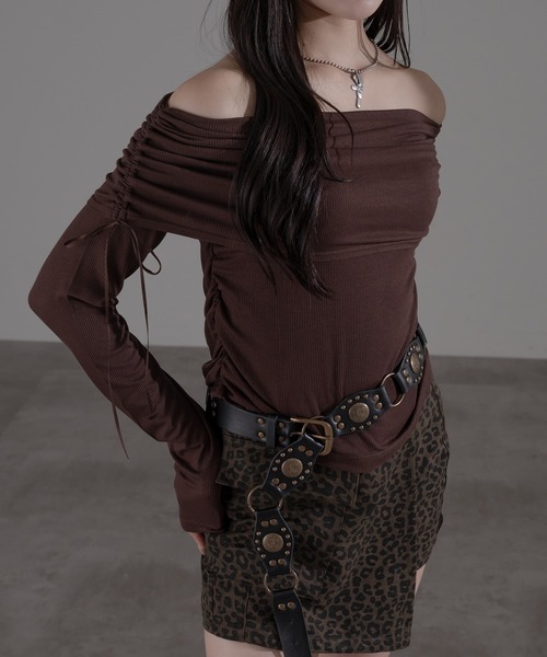 apres jour mignon（アプレジュールミニョン）の「シャーリングオフショルトップス【ZOZOTOWN限定アイテム】（Tシャツ/カットソー・レディース・ボルドー/ブラウン系その他/チャコールグレー・X-LARGE/フリー）」の8枚目の写真