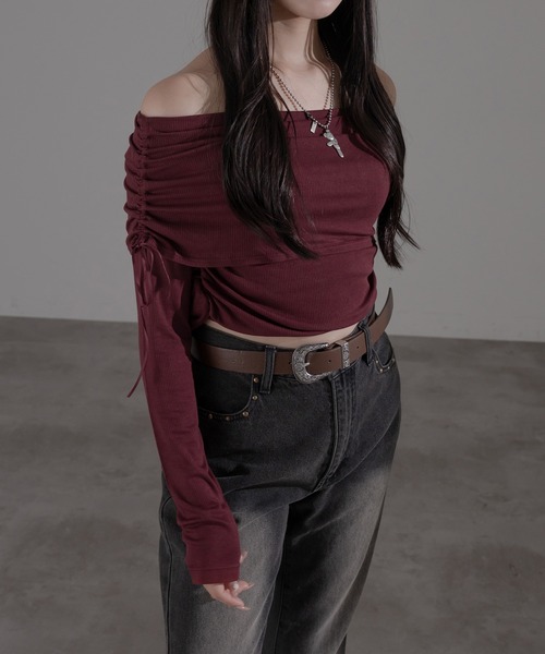 apres jour mignon（アプレジュールミニョン）の「シャーリングオフショルトップス【ZOZOTOWN限定アイテム】（Tシャツ/カットソー・レディース・ボルドー/ブラウン系その他/チャコールグレー・X-LARGE/フリー）」の6枚目の写真