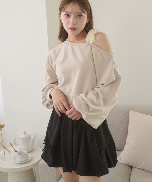 Ambre Neige(アンブルネージュ)の「hotfit tulle one shoulder short sweat / チュールワンショルダーショートスウェット(スウェット・レディース・杢グレー/ライトベージュ/ブラック・FREE)」の3枚目の写真