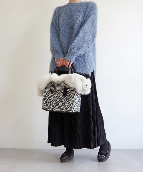 Minnetonka（ミネトンカ）の「MINNETONKA ミネトンカ /  CALLY THUNDERBIRD ANIMIKII キャリー サンダーバード ファーモカシン（モカシン/デッキシューズ・レディース・ベージュ/チャコールグレー・6/7/8）」の10枚目の写真