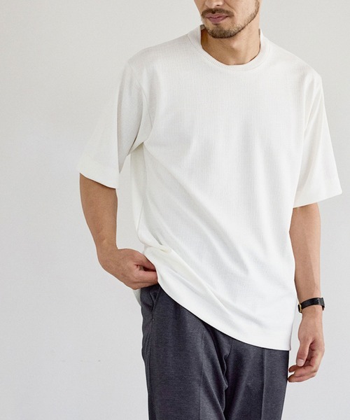 le cercle ADAM ET ROPE'(ルセルクルアダムエロペ)の「ランダムJQバックハイネッククルーネックTシャツ(Tシャツ/カットソー・メンズ・ホワイト/ベージュ系その他/ブラック・LL/M/S/L)」の4枚目の写真