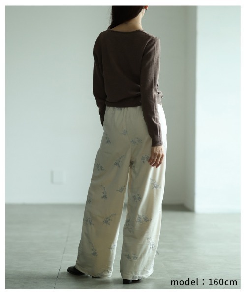 Sawa a la mode(サワアラモード)の「ベロアフラワーエンブロイダリーイージーパンツ(その他パンツ・レディース・ブラック/ベージュ・FREE)」の18枚目の写真