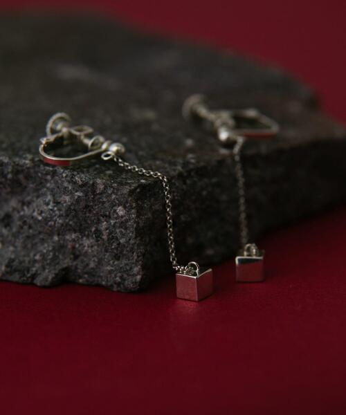 SMELLY so　cube chain earring