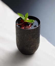 kuros'（クロス）の「【kuros'オリジナル】チタン二重タンブラー GUNMETA ブースター 黒 400ml 桐箱入り（グラス/マグカップ/タンブラー）」