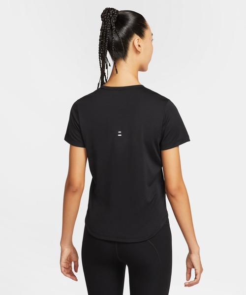 NIKE(ナイキ)の「ナイキ NIKE ナイキ テンポ SWSH HBR DF S/S トップ(Tシャツ/カットソー・レディース・ブラック・S/M/L/XL)」の4枚目の写真