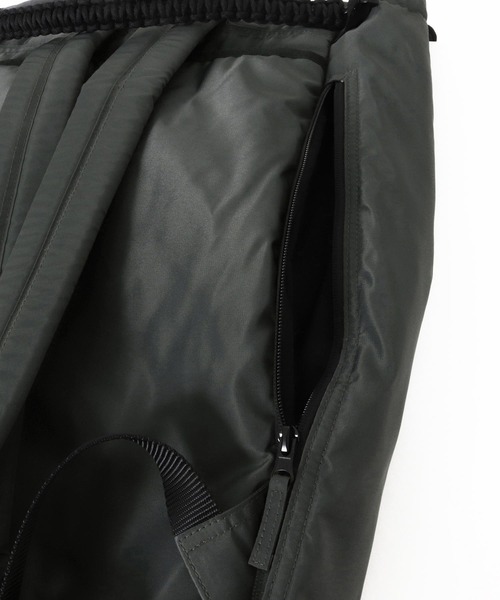 ADAM PATEK(アダムパテック)の「【RES】【ADAMPATEK】double pockets drawstring backpack(バックパック/リュック・レディース・グレー/ブラック・FREE)」の4枚目の写真