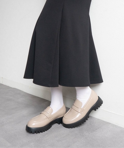 Fabby fabby(ファビィーファビィー)の「トラックソールローファー(ローファー・レディース・ベージュ系その他/ブラック系その他/ブラック・SMALL/MEDIUM/LARGE)」の3枚目の写真