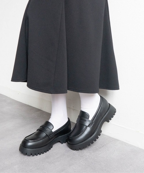 Fabby fabby(ファビィーファビィー)の「トラックソールローファー(ローファー・レディース・ベージュ系その他/ブラック系その他/ブラック・SMALL/MEDIUM/LARGE)」の19枚目の写真