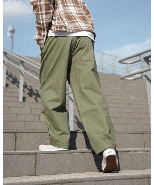 #Re:room（リルーム）の「ヘビーチノツータックワイドパン（チノパンツ・メンズ・ブラック/カーキ/オフホワイト・SMALL/MEDIUM）」の12枚目の写真