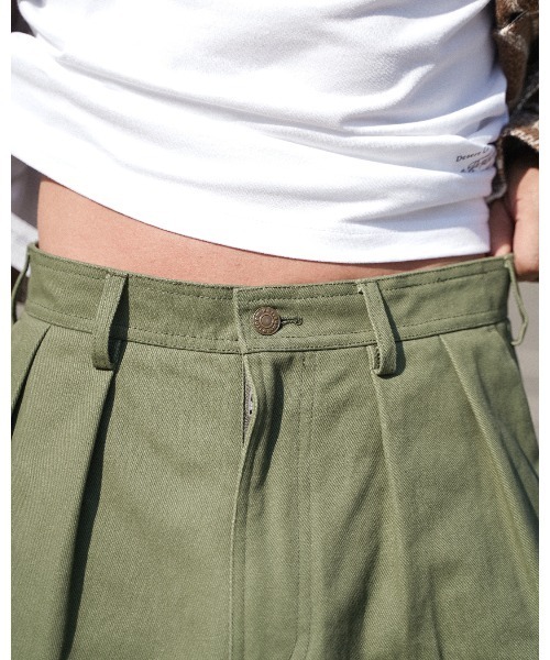 #Re:room（リルーム）の「ヘビーチノツータックワイドパン（チノパンツ・メンズ・ブラック/カーキ/オフホワイト・SMALL/MEDIUM）」の13枚目の写真