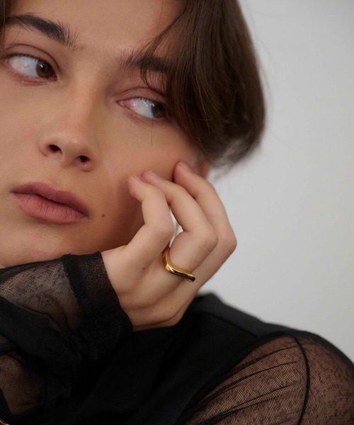 CENE（セネ）の「【CENE】セネ/フルイドラインリング（リング・レディース・シルバー/ゴールド・#9/#11/#13）」の4枚目の写真