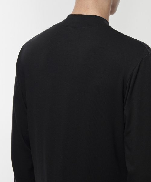 MUSINSA STANDARD（ムシンサスタンダード）の「テンセルスリムモックネック長袖Tシャツ[ブラック]（Tシャツ/カットソー・メンズ・その他・MEDIUM/LARGE/X-LARGE/XX-LARGE/SMALL）」の4枚目の写真