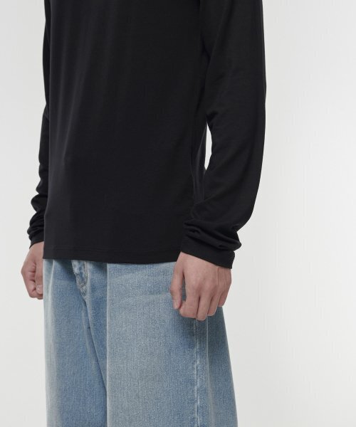 MUSINSA STANDARD（ムシンサスタンダード）の「テンセルスリムモックネック長袖Tシャツ[ブラック]（Tシャツ/カットソー・メンズ・その他・MEDIUM/LARGE/X-LARGE/XX-LARGE/SMALL）」の5枚目の写真