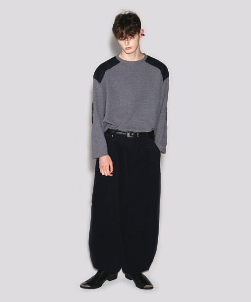 WESLEYHYUSTON(ウェズリーユーストン)の「Corduroy deep tuck semi balloon pants dark navy(その他パンツ・メンズ・その他・SMALL/MEDIUM/LARGE)」の4枚目の写真