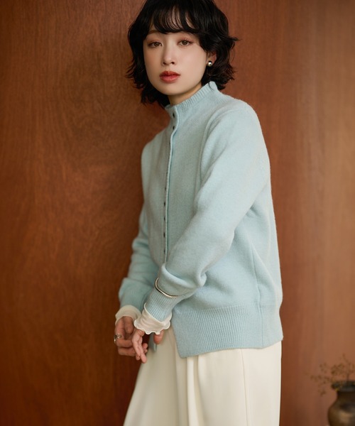 LAULEN（ローレン）の「square button knit cardigan /スクエアボタンオフネックニットカーディガン（カーディガン/ボレロ・レディース・ライトブルー/アイボリー/イエロー・FREE）」の4枚目の写真