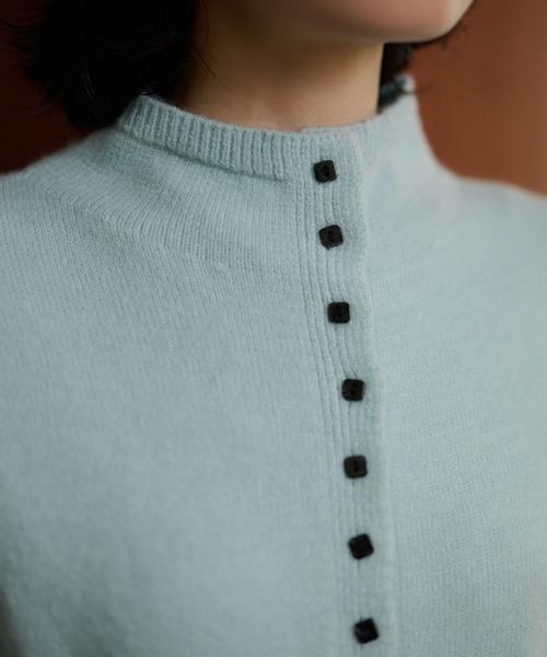 LAULEN（ローレン）の「square button knit cardigan /スクエアボタンオフネックニットカーディガン（カーディガン/ボレロ・レディース・ライトブルー/アイボリー/イエロー・FREE）」の13枚目の写真