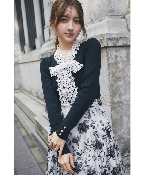 tocco closet(トッコ クローゼット)の「レースボウタイリボン付き配色ニットプルオーバー(ニット/セーター・レディース・ネイビー/ブラック/グレー・M)」の1枚目の写真