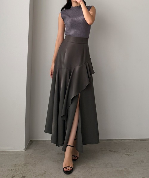 Louere(ルエレ)の「イレヘムスリットフレアスカート(スカート・レディース・アイボリー/チャコール/ブラック・MEDIUM/SMALL/X-LARGE/LARGE)」の1枚目の写真