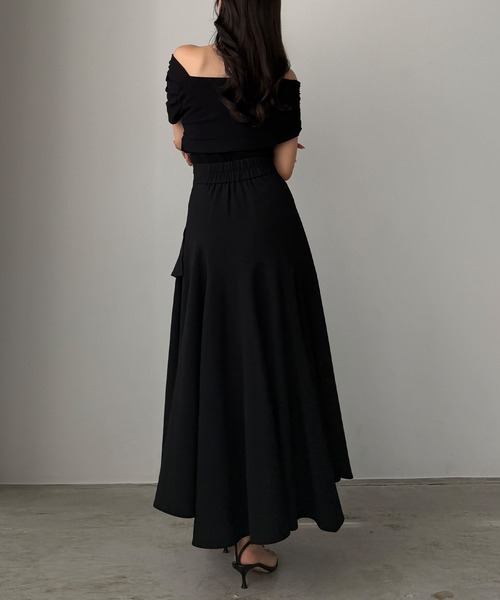 Louere(ルエレ)の「イレヘムスリットフレアスカート(スカート・レディース・アイボリー/チャコール/ブラック・MEDIUM/SMALL/X-LARGE/LARGE)」の13枚目の写真
